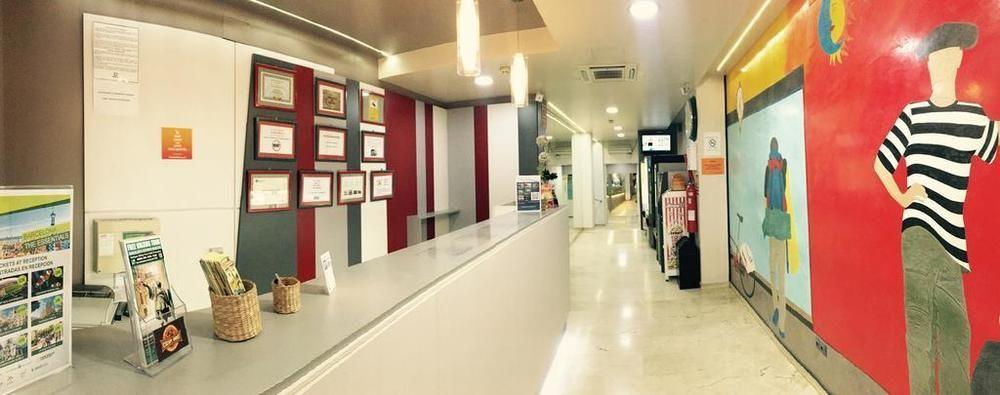 ברצלונה Sun & Moon Hostel מראה חיצוני תמונה
