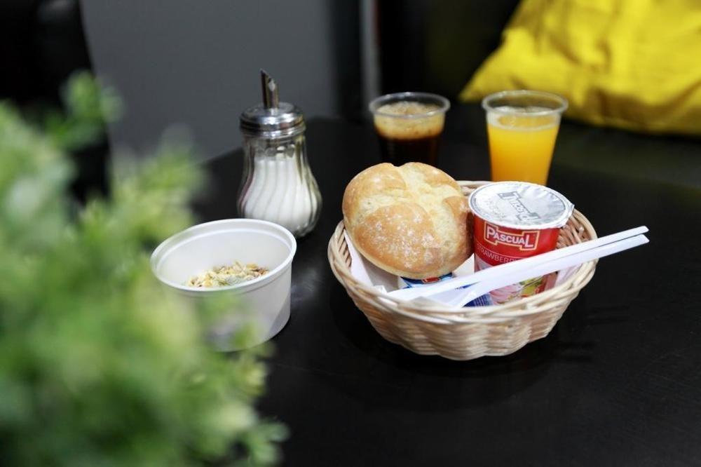 ברצלונה Sun & Moon Hostel מראה חיצוני תמונה