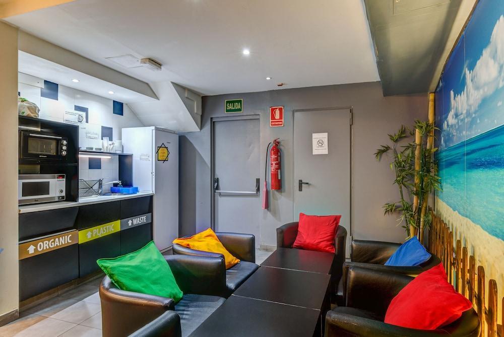 ברצלונה Sun & Moon Hostel מראה חיצוני תמונה
