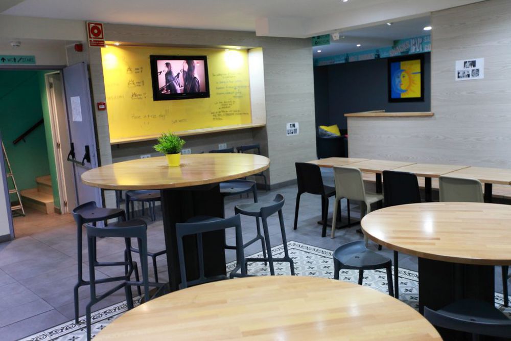ברצלונה Sun & Moon Hostel מראה חיצוני תמונה