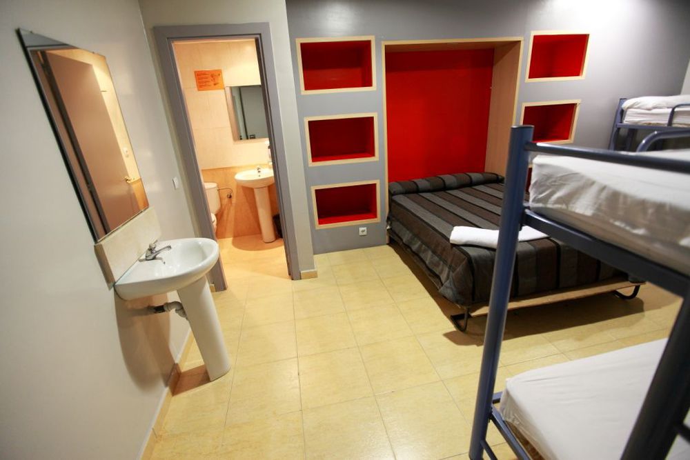 ברצלונה Sun & Moon Hostel מראה חיצוני תמונה
