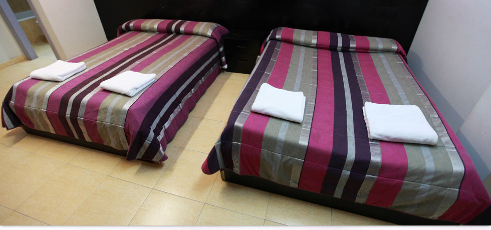 ברצלונה Sun & Moon Hostel מראה חיצוני תמונה