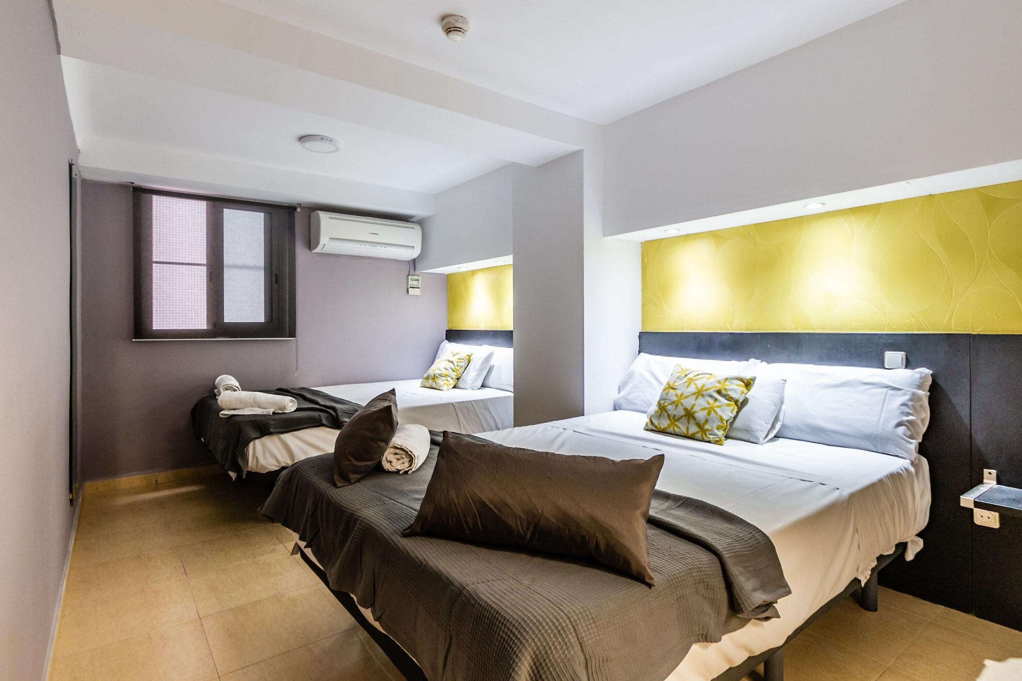 ברצלונה Sun & Moon Hostel מראה חיצוני תמונה
