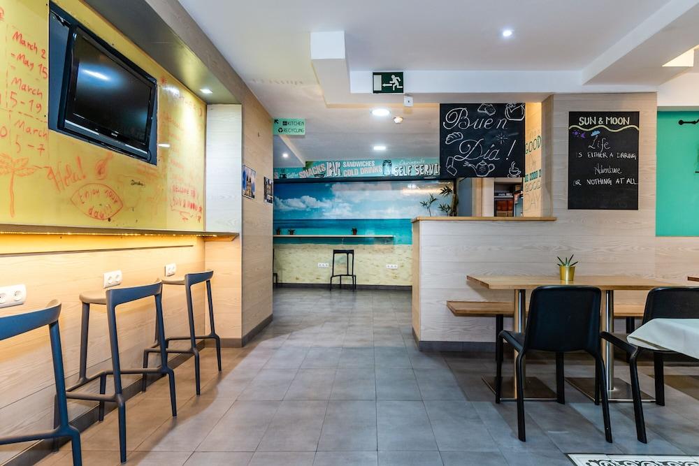 ברצלונה Sun & Moon Hostel מראה חיצוני תמונה