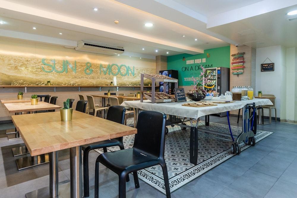 ברצלונה Sun & Moon Hostel מראה חיצוני תמונה