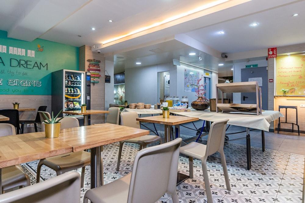 ברצלונה Sun & Moon Hostel מראה חיצוני תמונה
