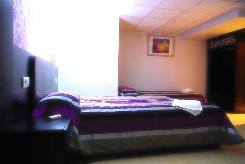 ברצלונה Sun & Moon Hostel מראה חיצוני תמונה
