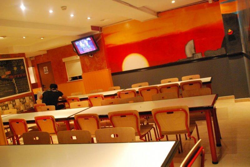 ברצלונה Sun & Moon Hostel מראה חיצוני תמונה