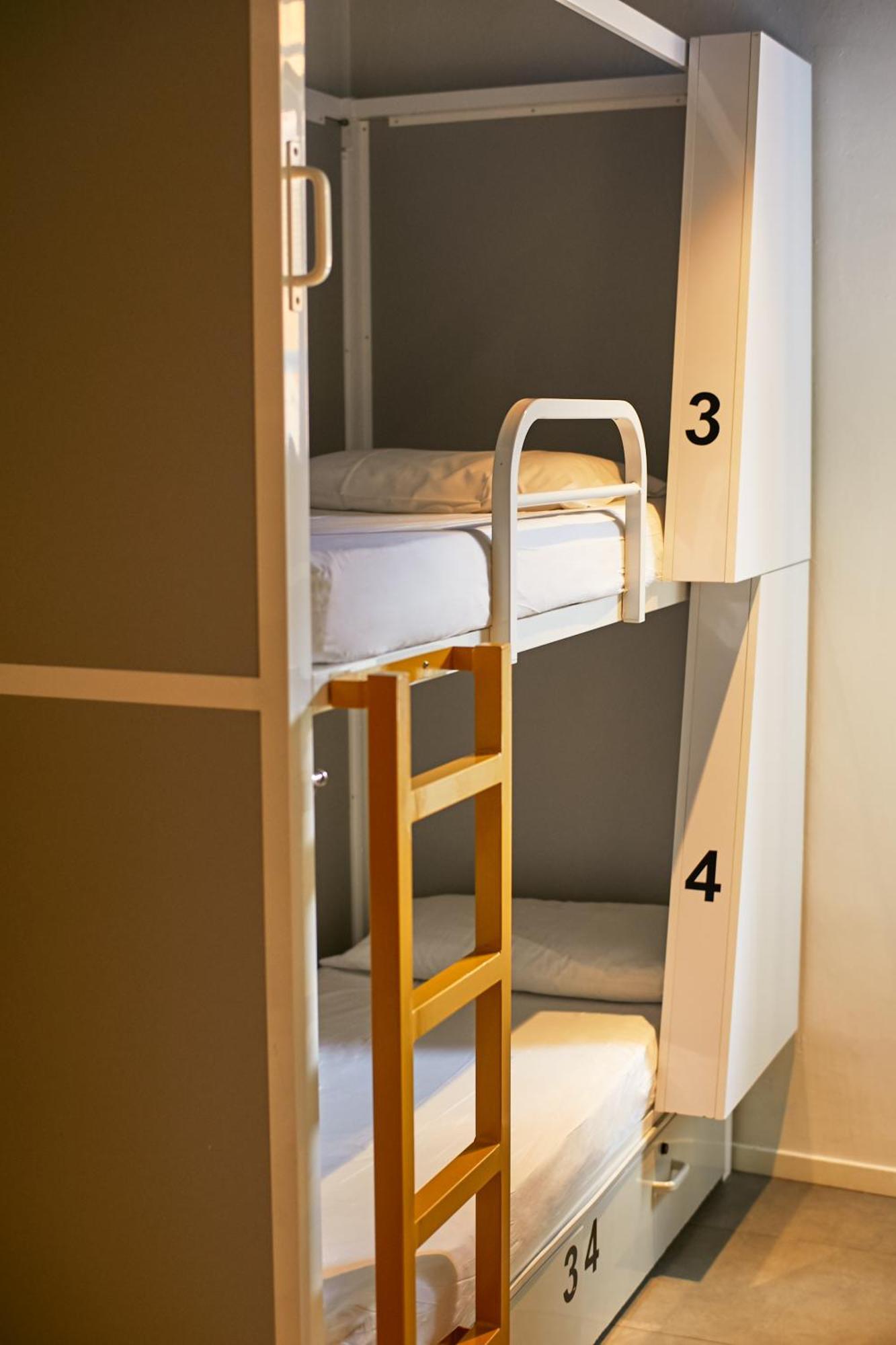 ברצלונה Sun & Moon Hostel מראה חיצוני תמונה