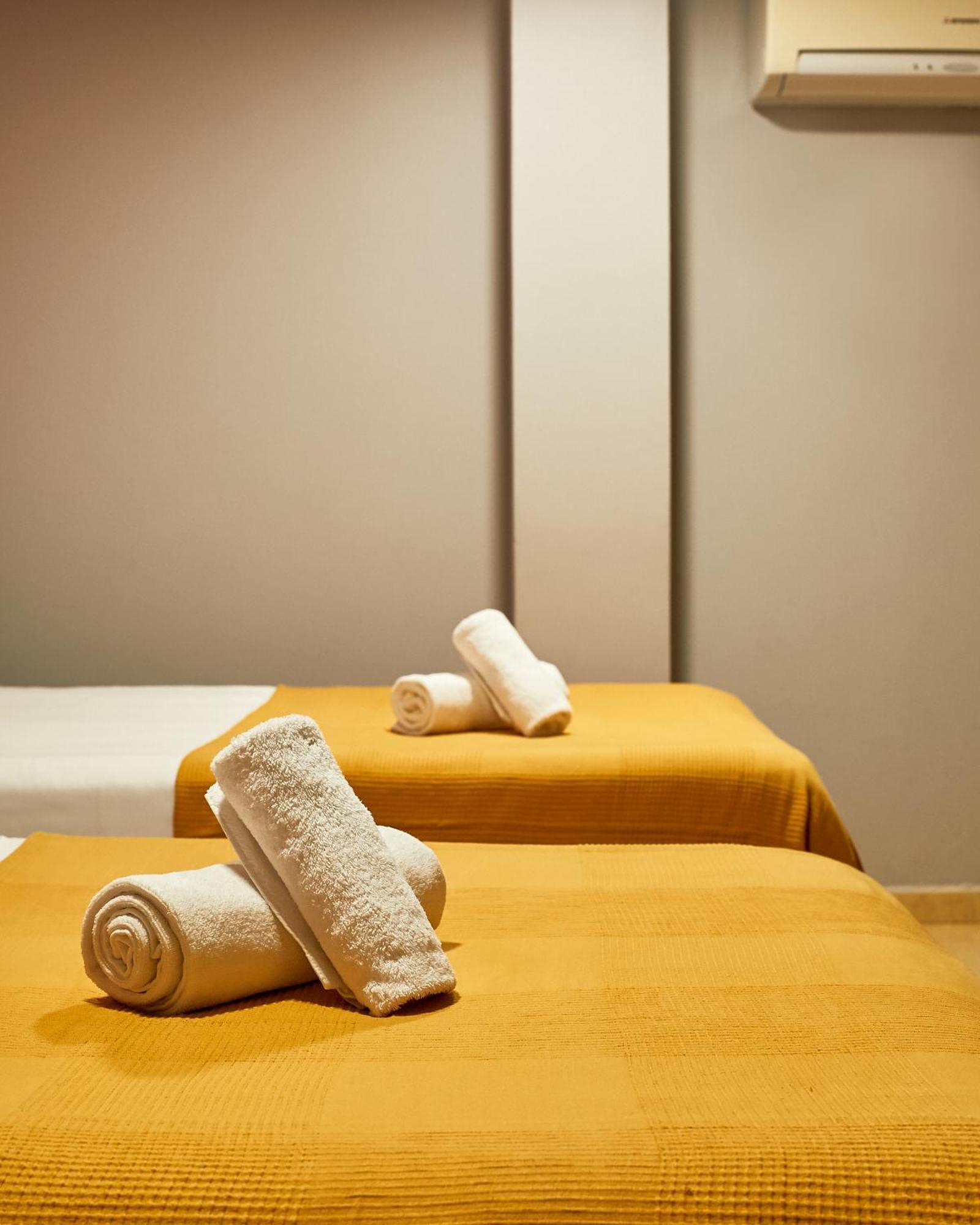 ברצלונה Sun & Moon Hostel מראה חיצוני תמונה