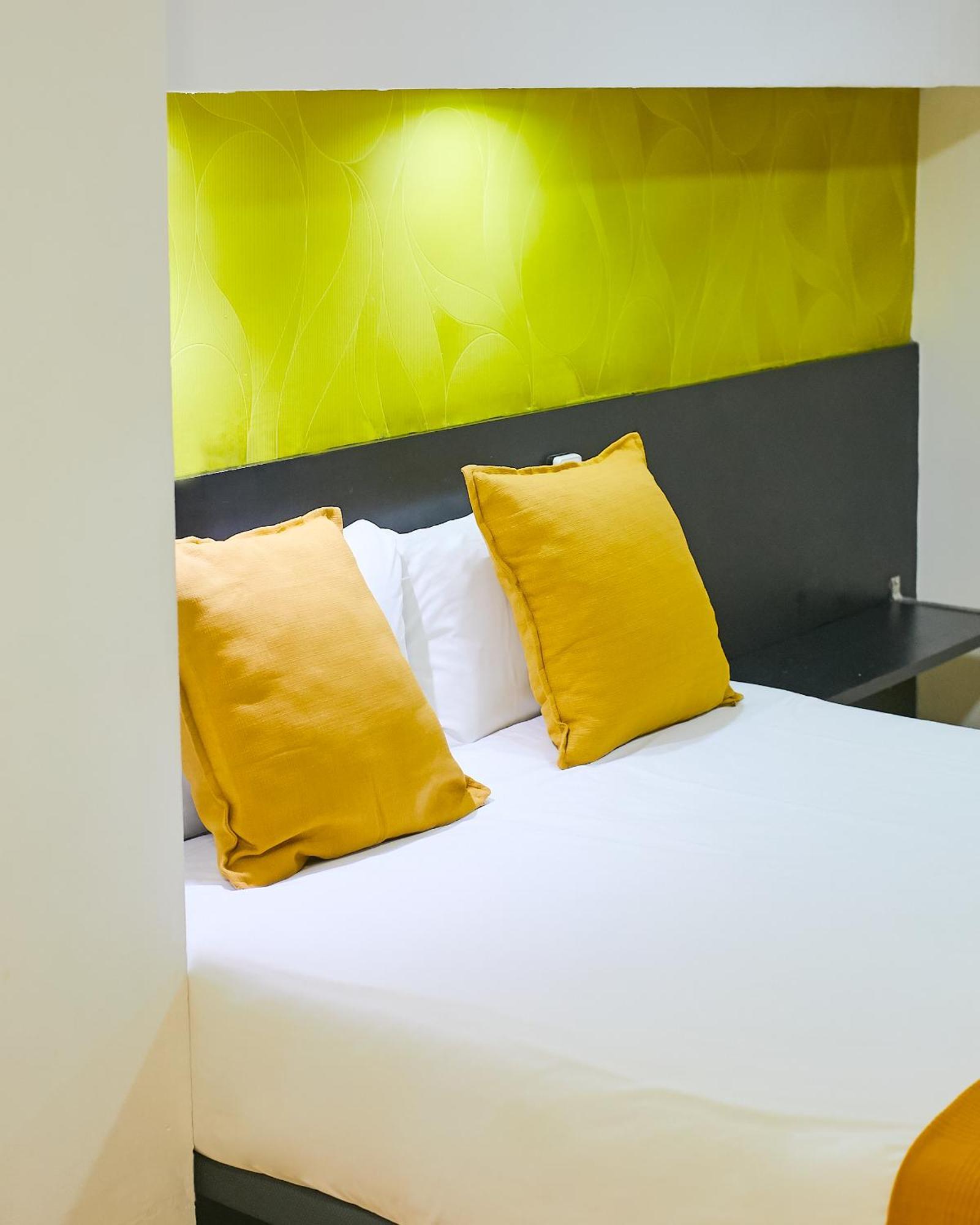 ברצלונה Sun & Moon Hostel מראה חיצוני תמונה