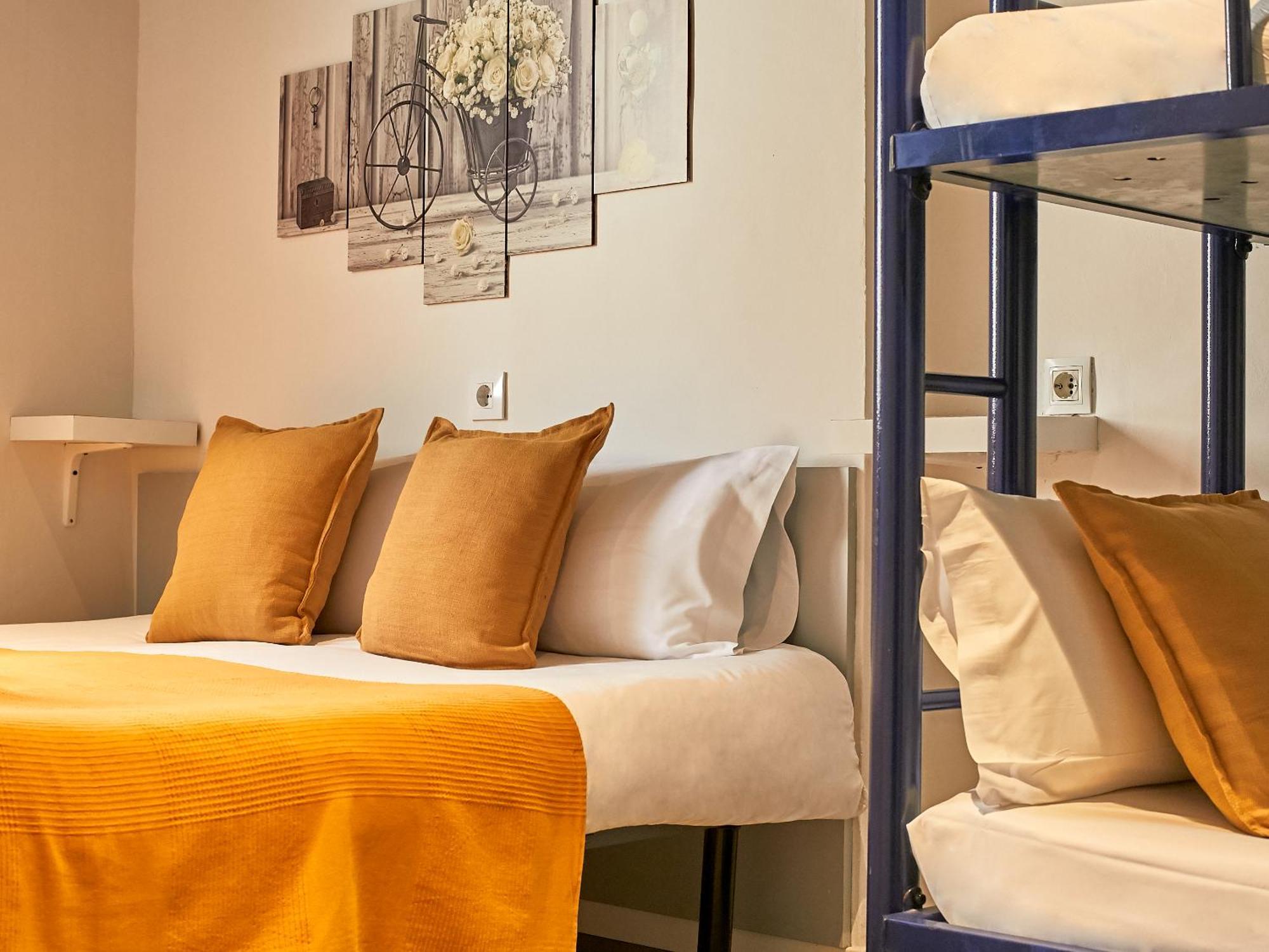 ברצלונה Sun & Moon Hostel מראה חיצוני תמונה