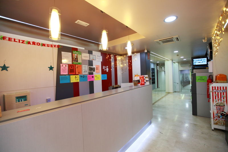 ברצלונה Sun & Moon Hostel מראה חיצוני תמונה