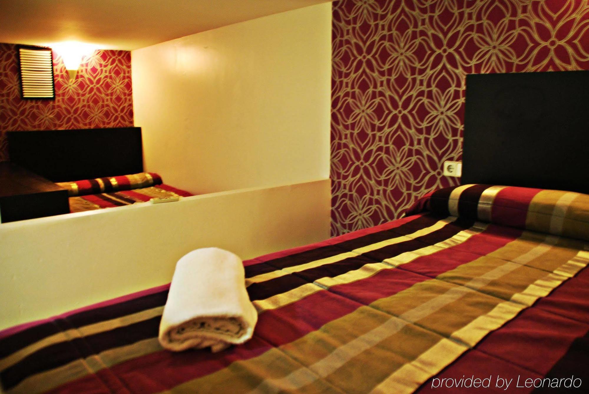 ברצלונה Sun & Moon Hostel מראה חיצוני תמונה