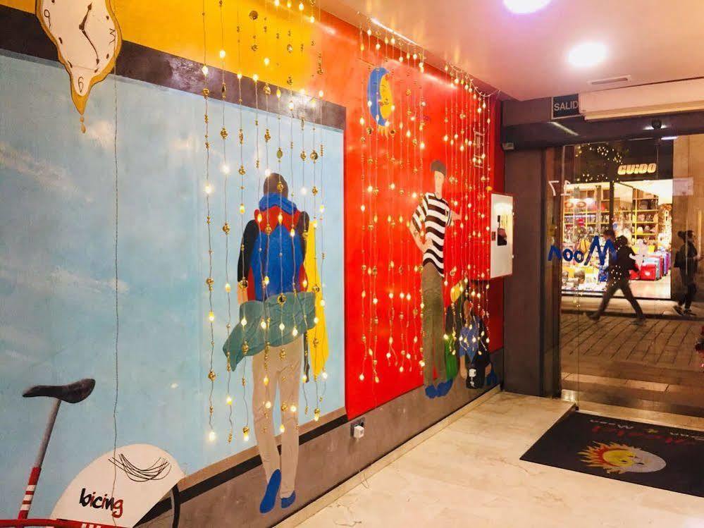 ברצלונה Sun & Moon Hostel מראה חיצוני תמונה