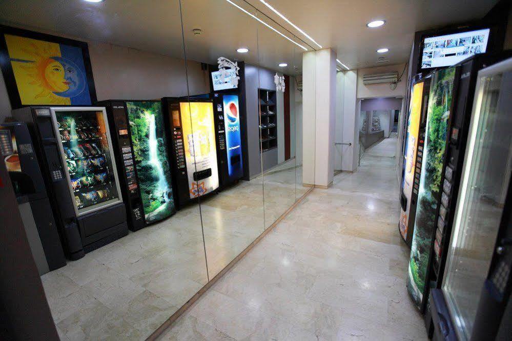 ברצלונה Sun & Moon Hostel מראה חיצוני תמונה