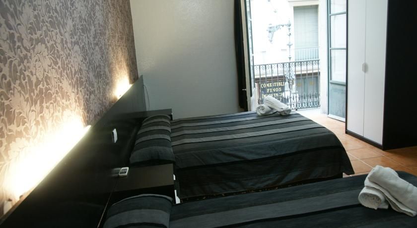 ברצלונה Sun & Moon Hostel מראה חיצוני תמונה